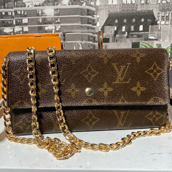 Authentic Louis Vuitton Monogram Sarah Wallet - Picture 3 of 15